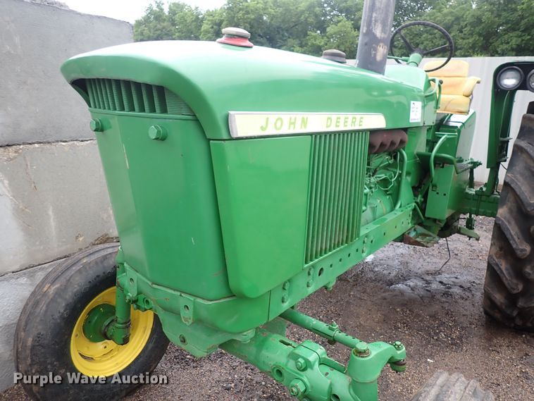 image for item DS7172 1971 John Deere 2520  tractor