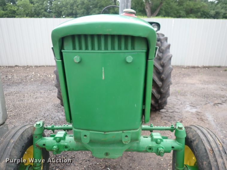 image for item DS7172 1971 John Deere 2520  tractor