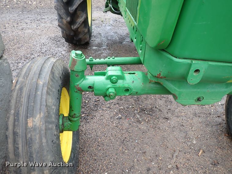 image for item DS7172 1971 John Deere 2520  tractor