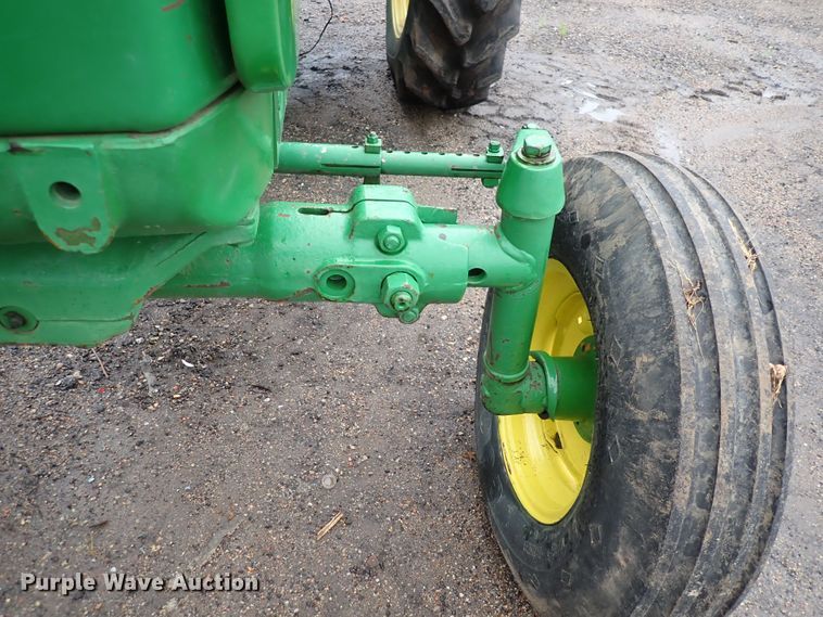 image for item DS7172 1971 John Deere 2520  tractor