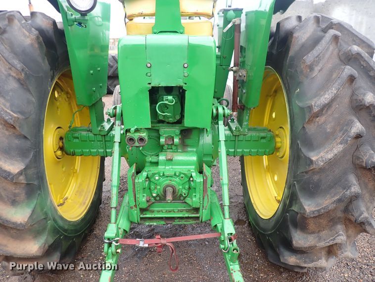 image for item DS7172 1971 John Deere 2520  tractor