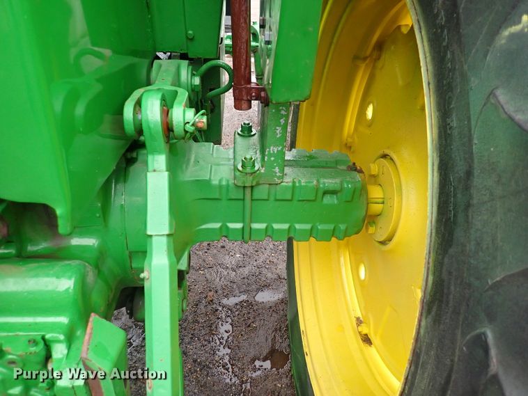 image for item DS7172 1971 John Deere 2520  tractor