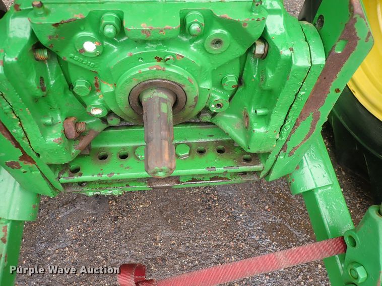 image for item DS7172 1971 John Deere 2520  tractor
