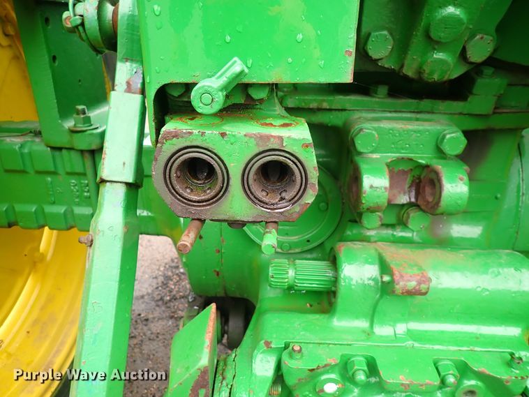 image for item DS7172 1971 John Deere 2520  tractor