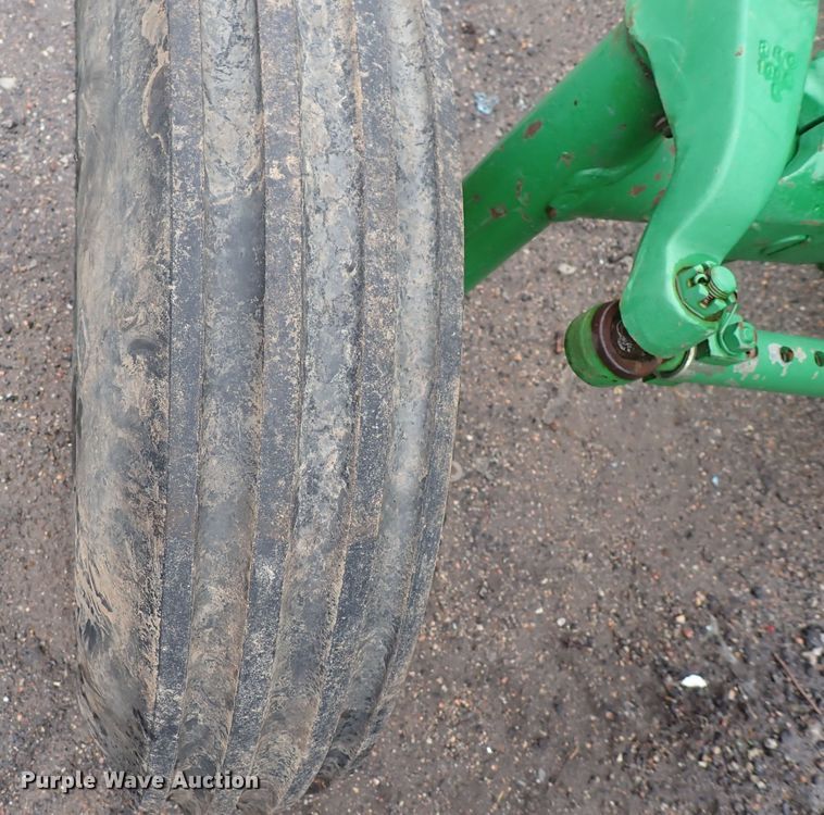 image for item DS7172 1971 John Deere 2520  tractor