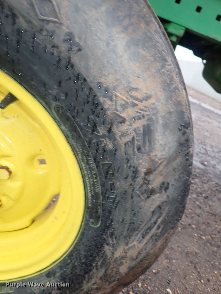 image for item DS7172 1971 John Deere 2520  tractor