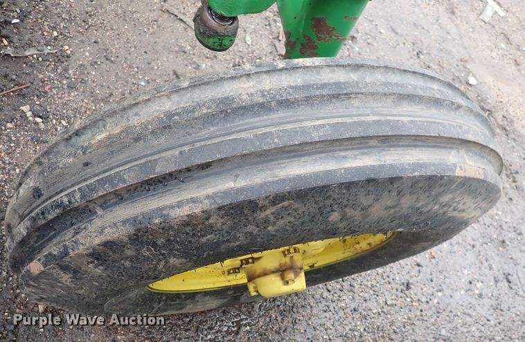 image for item DS7172 1971 John Deere 2520  tractor