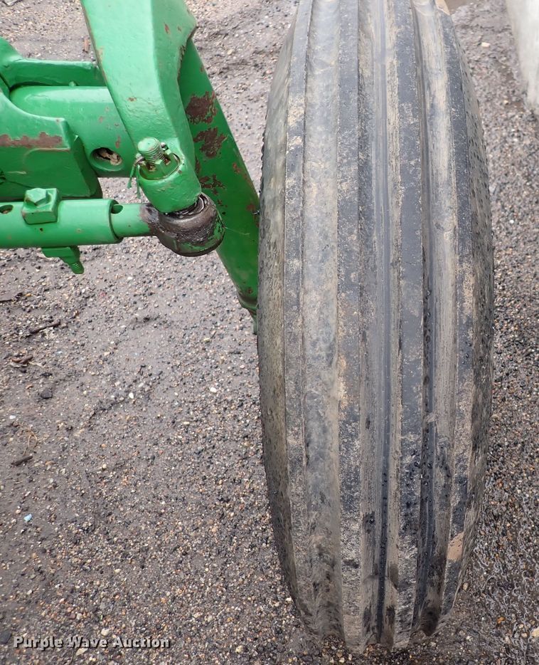 image for item DS7172 1971 John Deere 2520  tractor