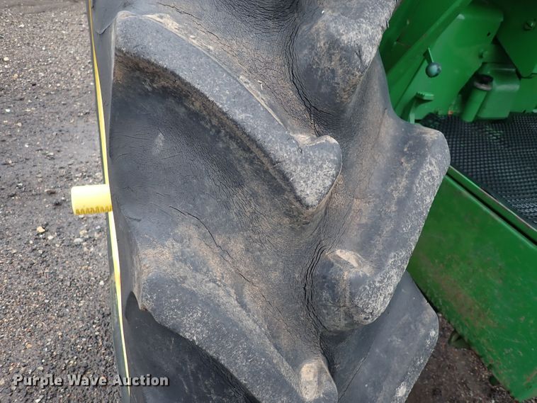 image for item DS7172 1971 John Deere 2520  tractor