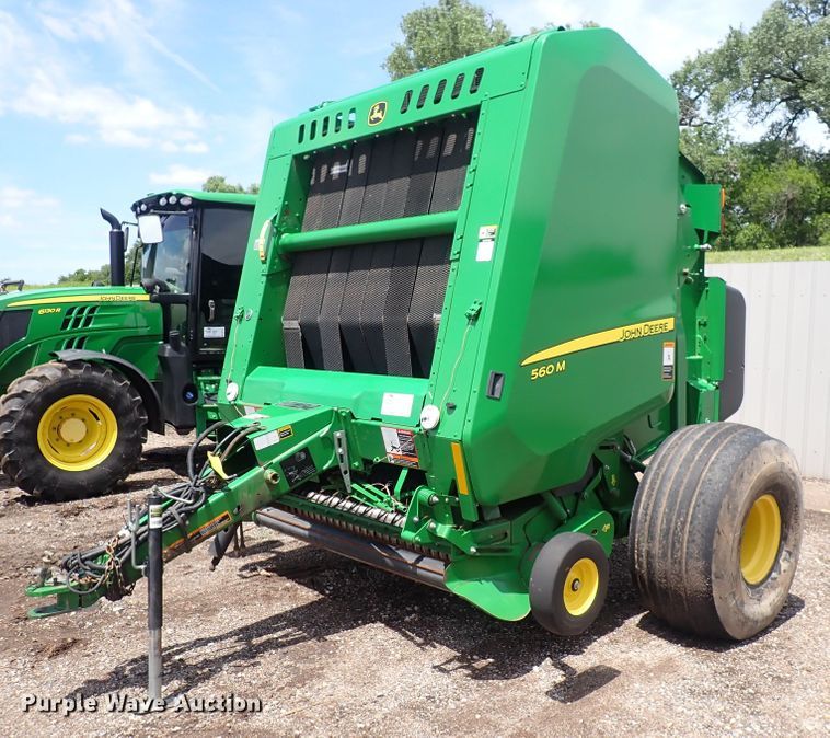 image for item DS7181 John Deere 560M round baler