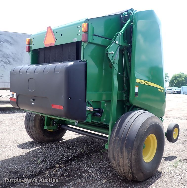 image for item DS7181 John Deere 560M round baler