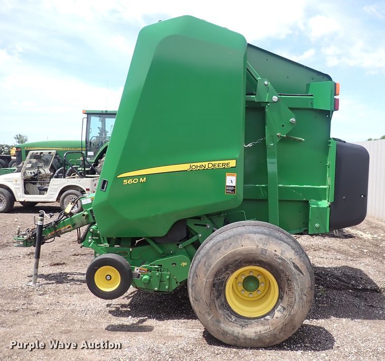 image for item DS7181 John Deere 560M round baler