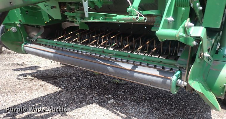 image for item DS7181 John Deere 560M round baler