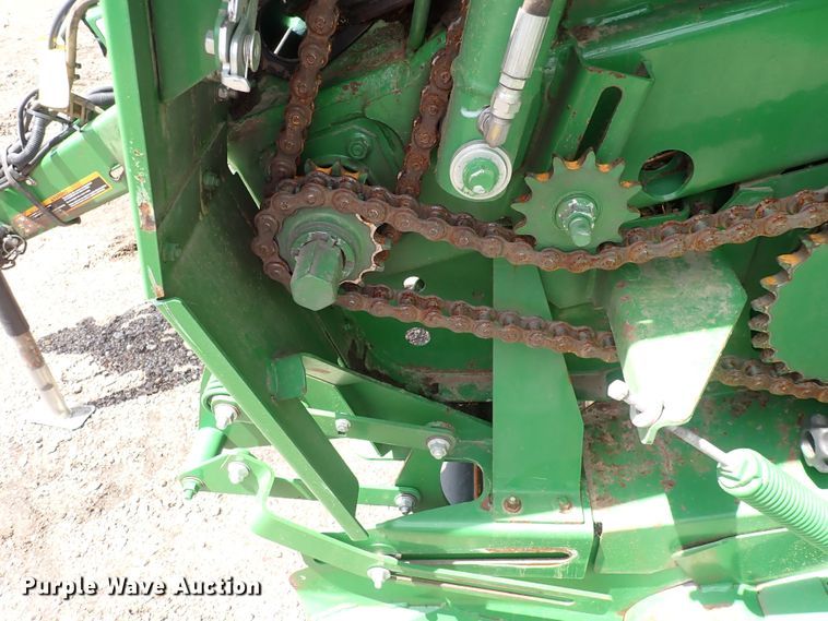 image for item DS7181 John Deere 560M round baler