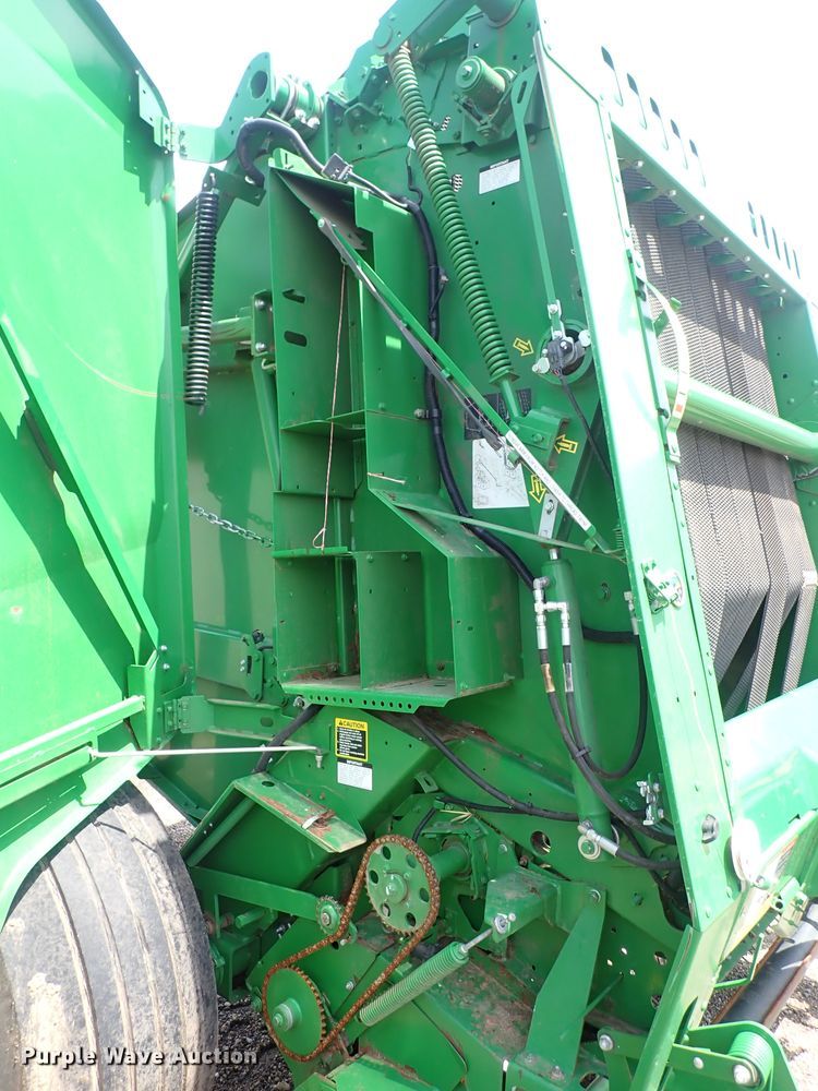 image for item DS7181 John Deere 560M round baler