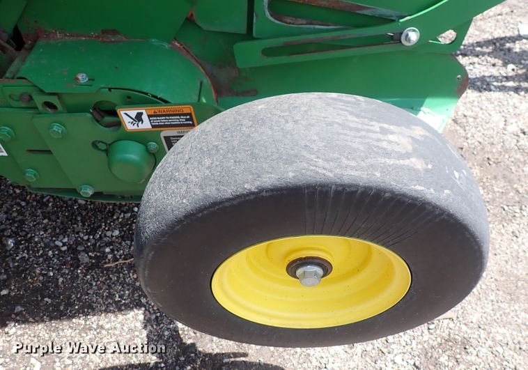 image for item DS7181 John Deere 560M round baler