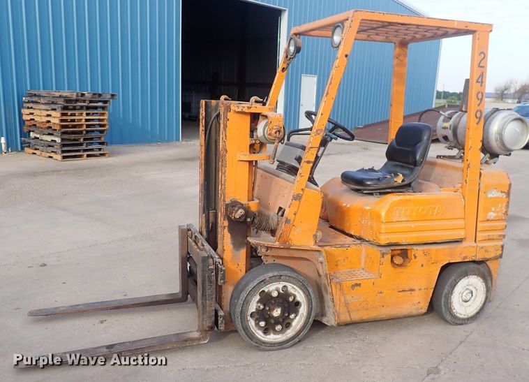 image for item DS7228 Toyota 5FDC25  forklift