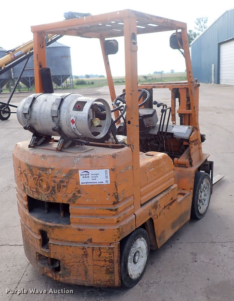 image for item DS7228 Toyota 5FDC25  forklift