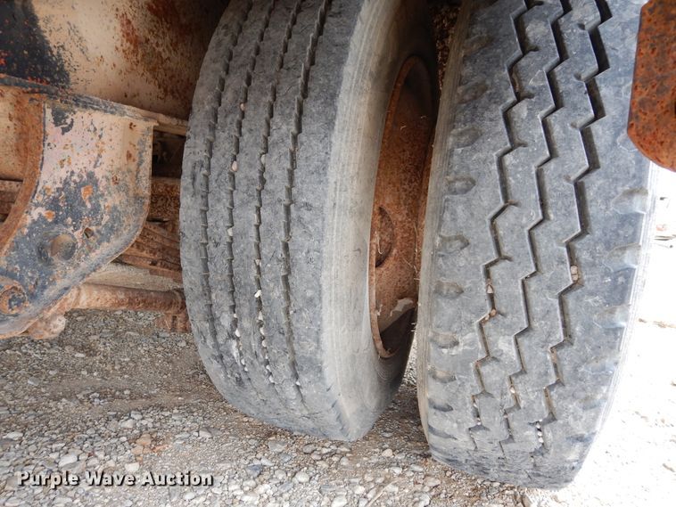 image for item DJ6573 1996 Clark drop deck equipment trailer