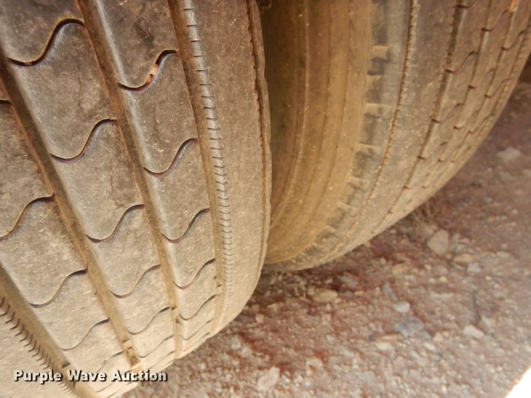 image for item DJ8960 2005 Fontaine Magnitude 55L  lowboy equipment trailer