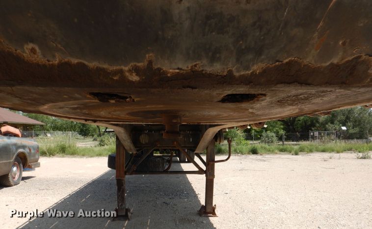 image for item DJ8961 1992 Transcraft TL120  flatbed trailer