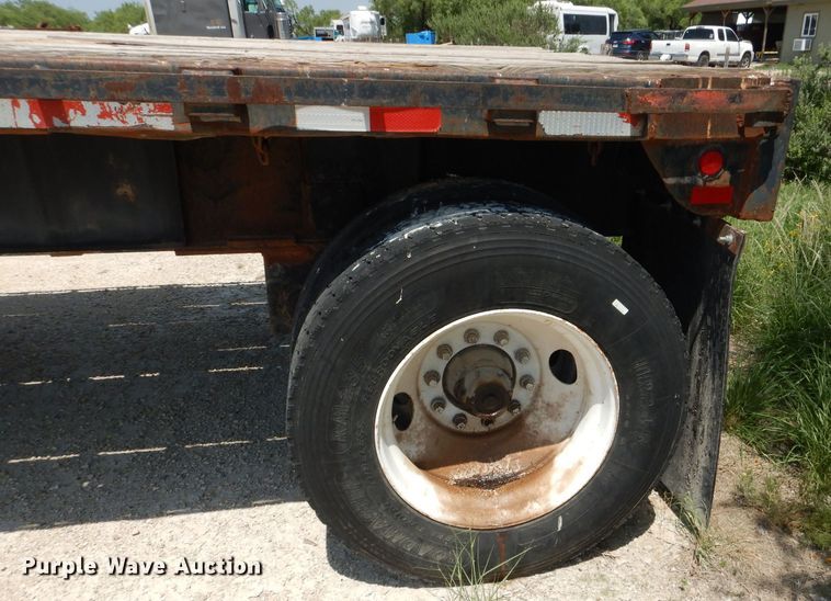 image for item DJ8961 1992 Transcraft TL120  flatbed trailer