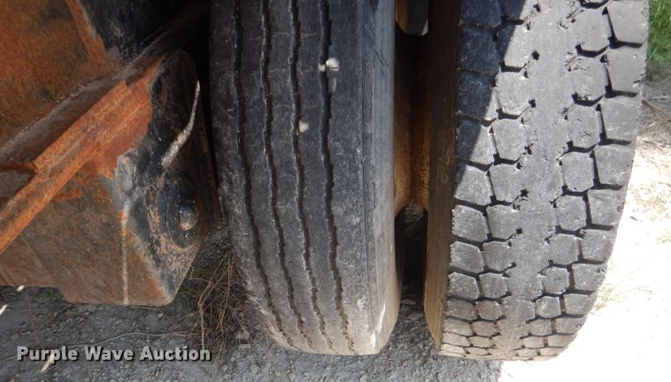 image for item DJ8961 1992 Transcraft TL120  flatbed trailer