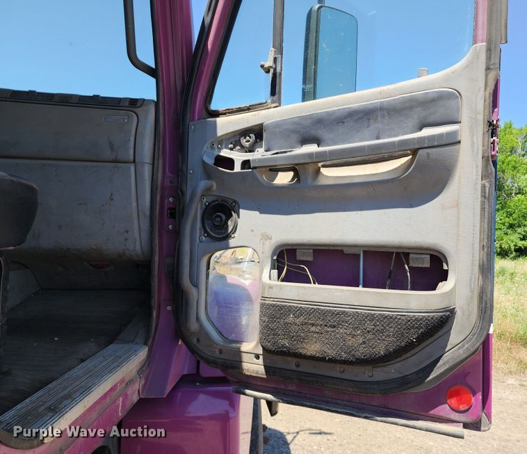 image for item DL6607 1998 Freightliner FLC120  semi truck