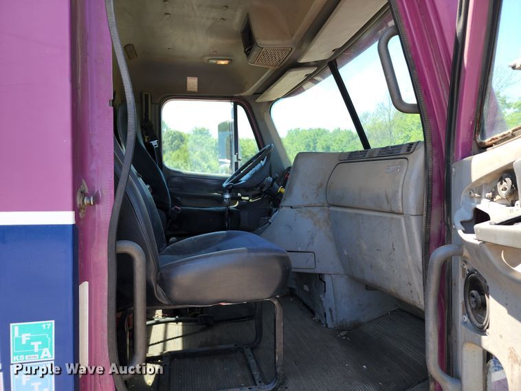 image for item DL6607 1998 Freightliner FLC120  semi truck