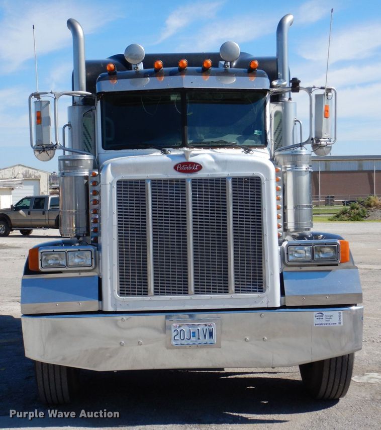 image for item DM2282 2007 Peterbilt 379  semi truck