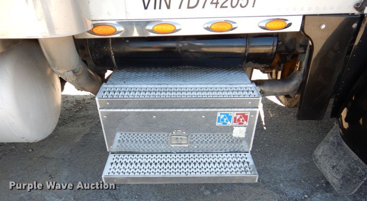 image for item DM2282 2007 Peterbilt 379  semi truck