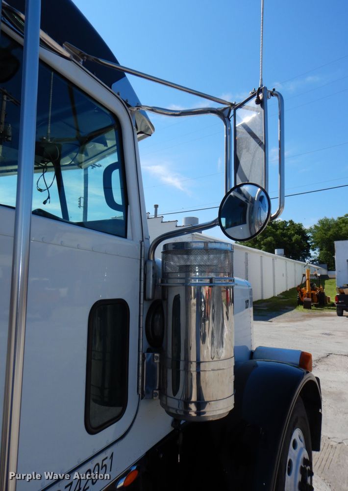image for item DM2282 2007 Peterbilt 379  semi truck