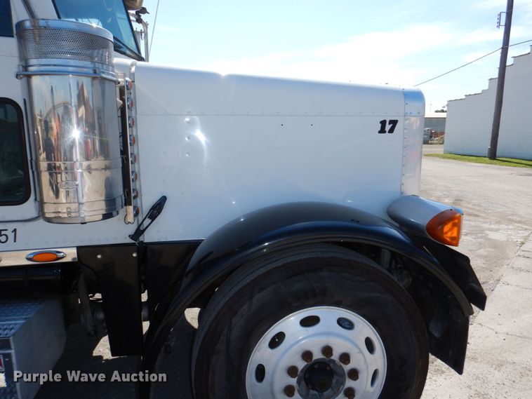 image for item DM2282 2007 Peterbilt 379  semi truck