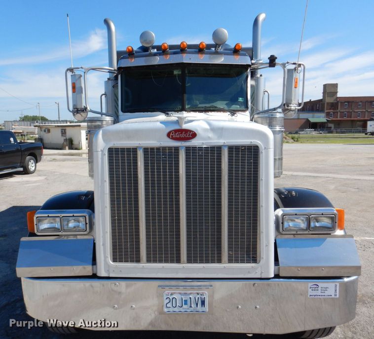 image for item DM2282 2007 Peterbilt 379  semi truck