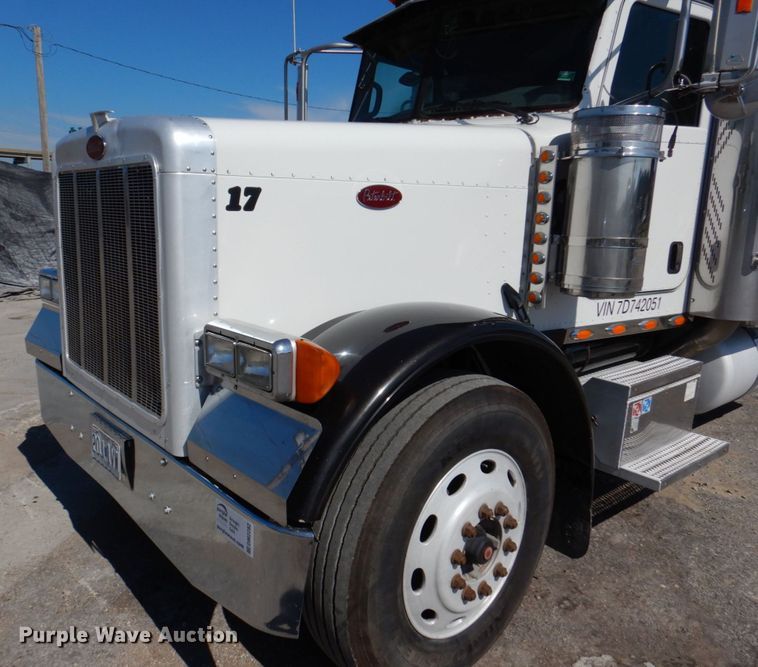 image for item DM2282 2007 Peterbilt 379  semi truck