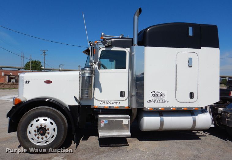 image for item DM2282 2007 Peterbilt 379  semi truck