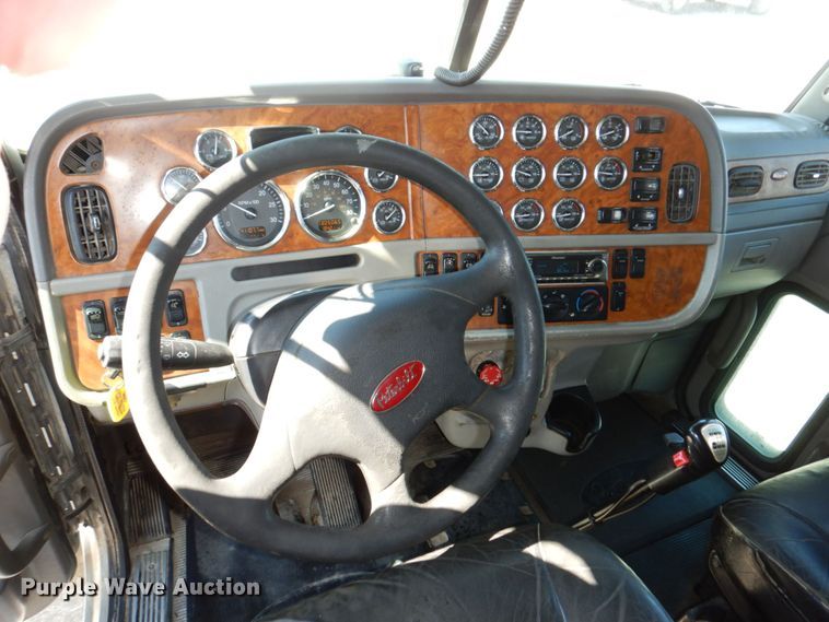 image for item DM2282 2007 Peterbilt 379  semi truck