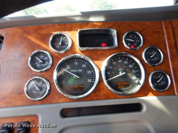 image for item DM2282 2007 Peterbilt 379  semi truck