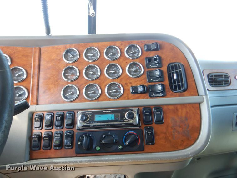 image for item DM2282 2007 Peterbilt 379  semi truck