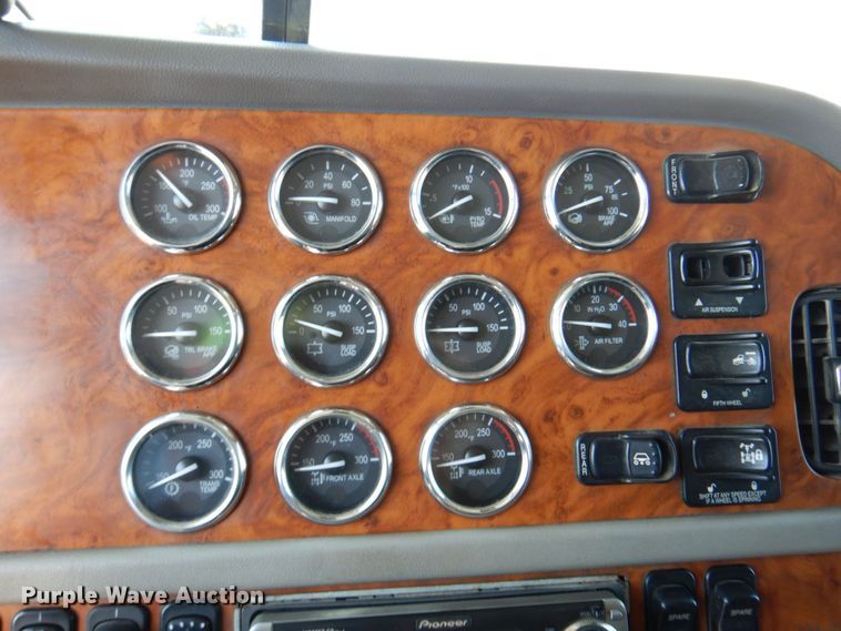 image for item DM2282 2007 Peterbilt 379  semi truck