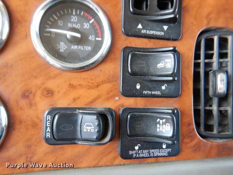 image for item DM2282 2007 Peterbilt 379  semi truck