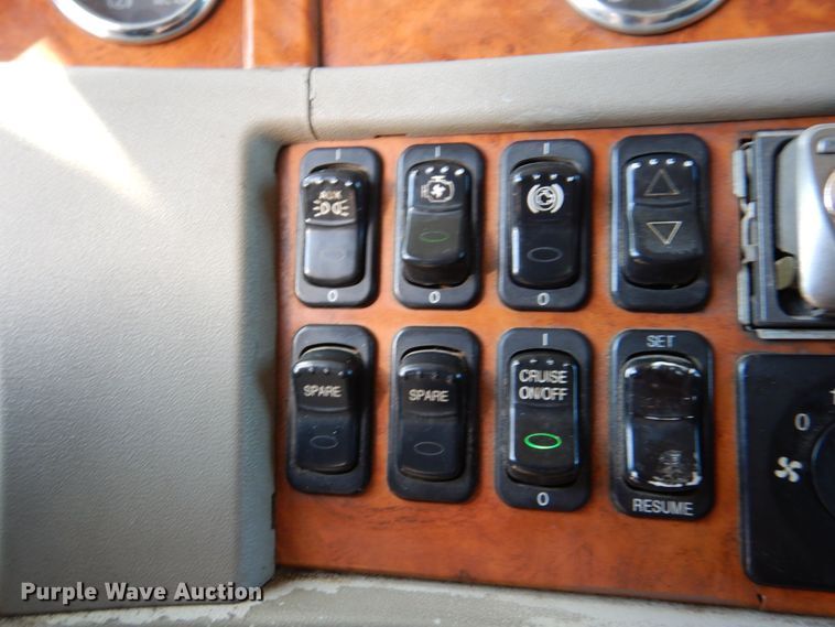 image for item DM2282 2007 Peterbilt 379  semi truck