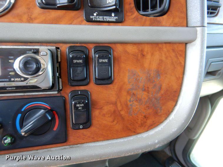 image for item DM2282 2007 Peterbilt 379  semi truck