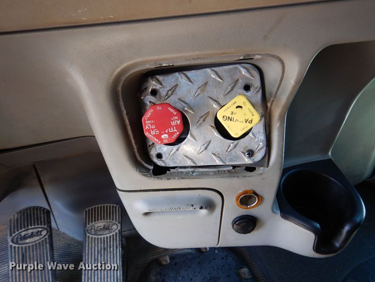 image for item DM2282 2007 Peterbilt 379  semi truck