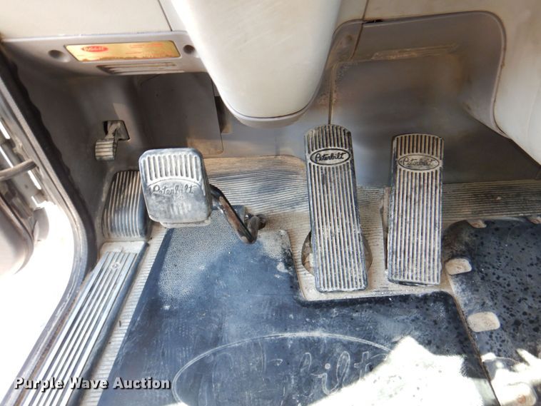 image for item DM2282 2007 Peterbilt 379  semi truck