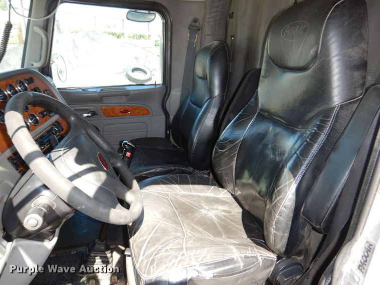 image for item DM2282 2007 Peterbilt 379  semi truck