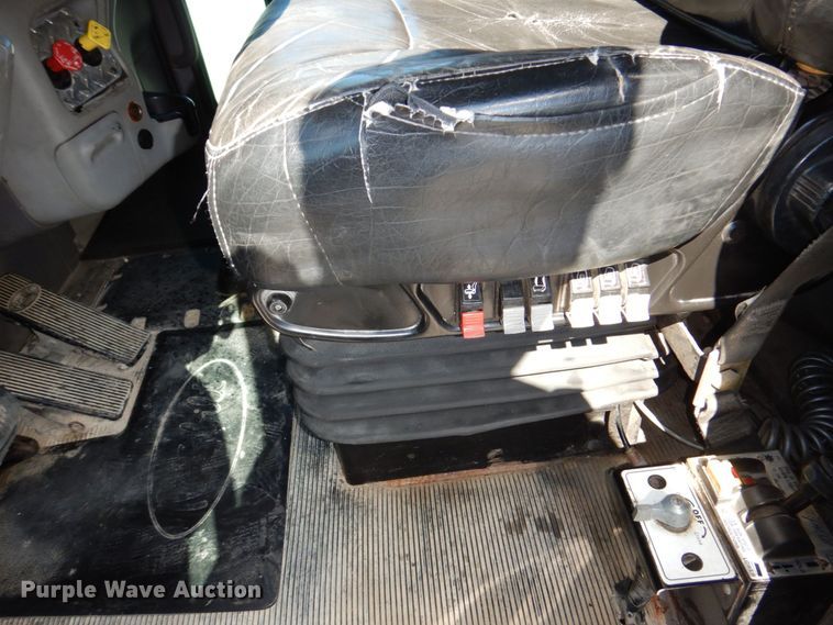 image for item DM2282 2007 Peterbilt 379  semi truck