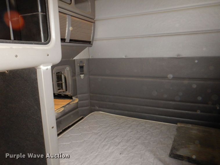 image for item DM2282 2007 Peterbilt 379  semi truck