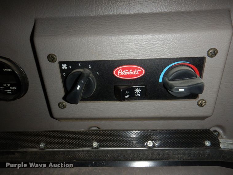 image for item DM2282 2007 Peterbilt 379  semi truck