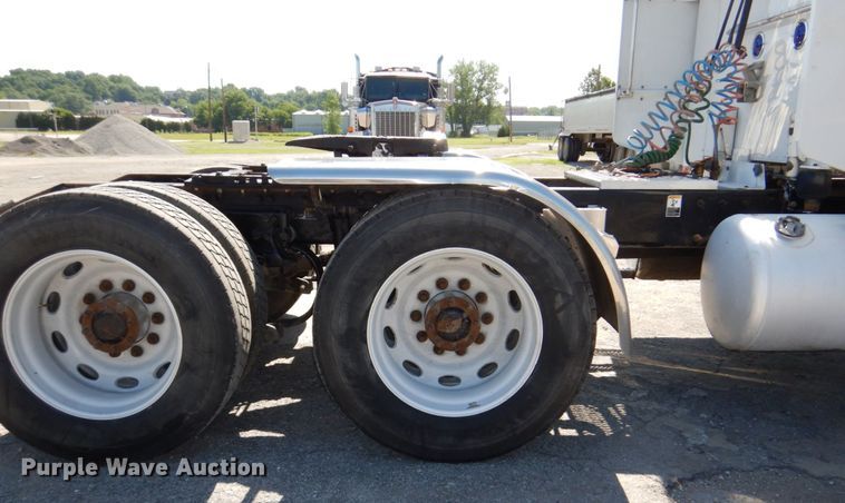 image for item DM2282 2007 Peterbilt 379  semi truck